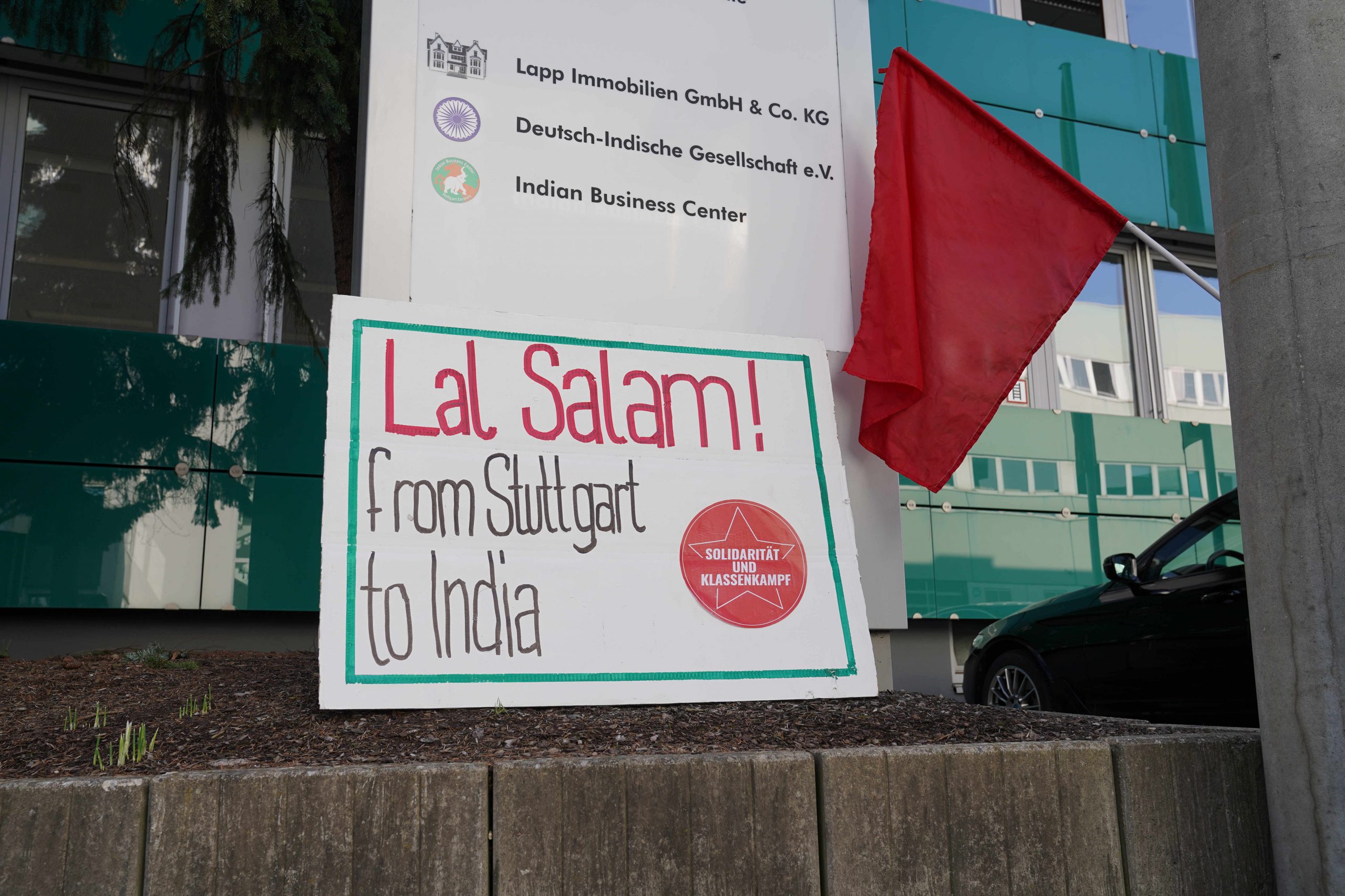 Aktion in Solidarität mit Bauernprotesten vor Honorarkonsulat der Republik Indien in Stuttgart